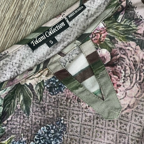 Tolani Collection | Patchwork Printed Tunic Blouse Artsy European - Picture 6 of 7